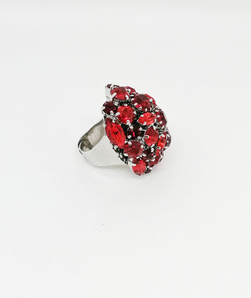 ADDICTED2 - Anello AMELIA con cristalli colore rosso