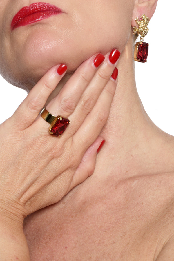 ADDICTED2 - Anello CELESTE con cristallo color rubino
